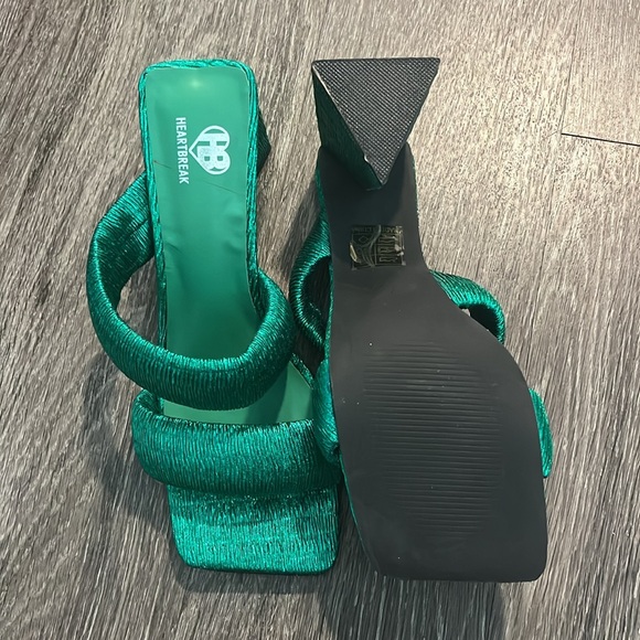 Mules - Picture 3 of 6